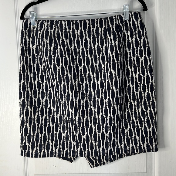Ann Taylor Loft mini skirt - Picture 3 of 4
